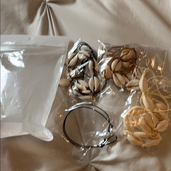 Shell necklaces - Picture 6 of 6